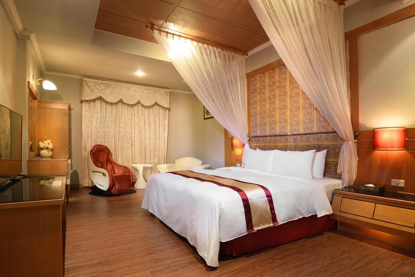 Natoli Motel Tainan Bagian luar foto
