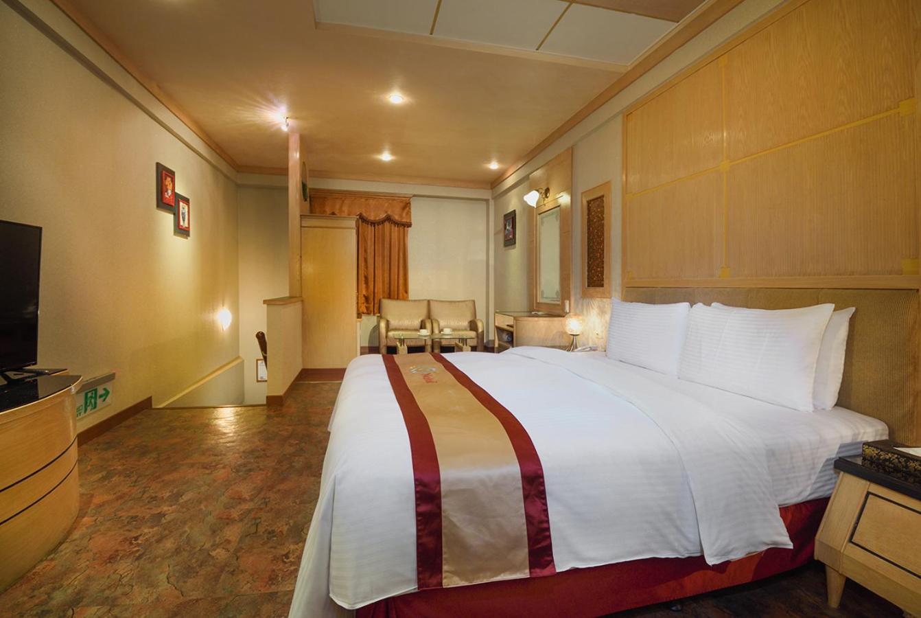 Natoli Motel Tainan Bagian luar foto